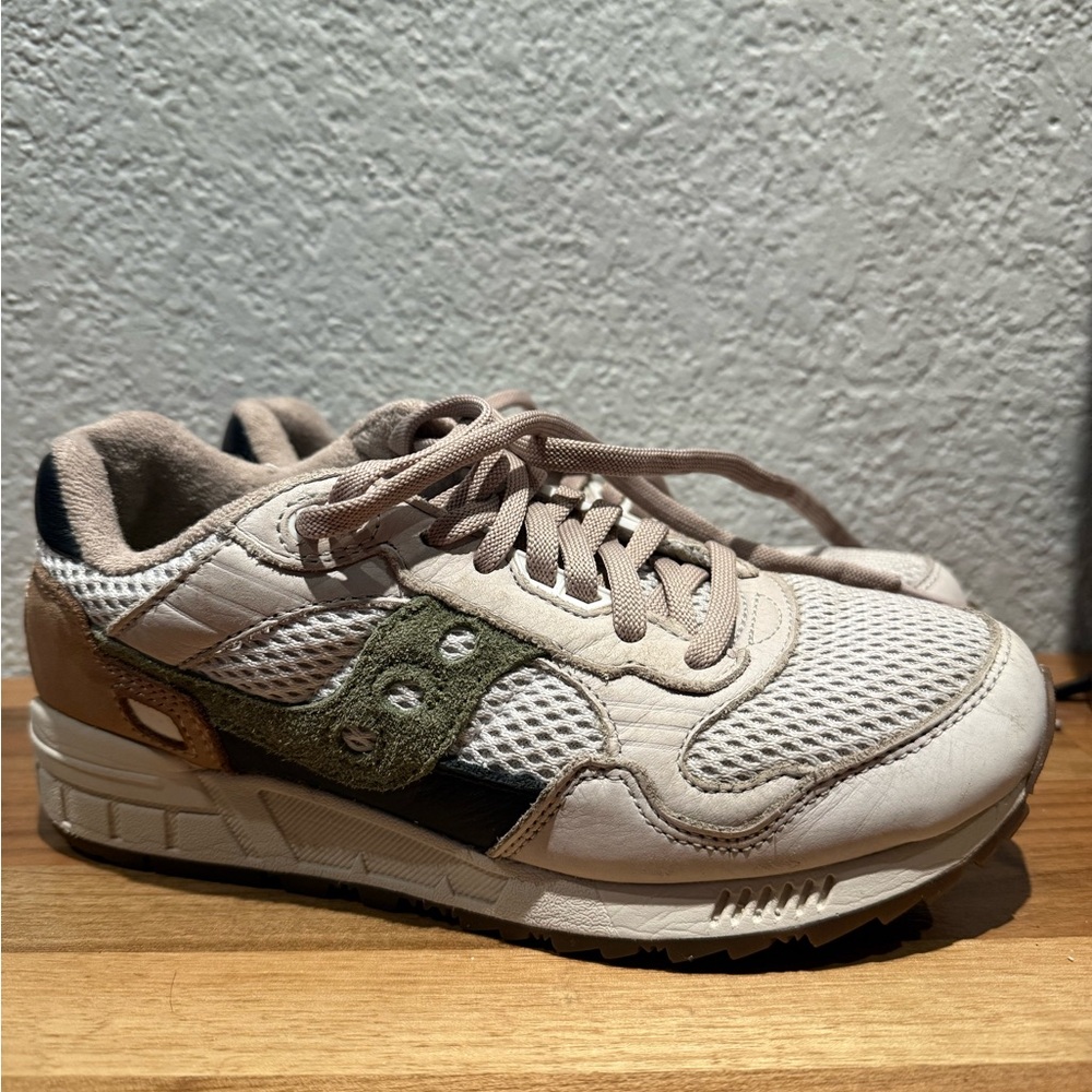 Saucony shadow 5000 Blush gray and green Sneakers size 5.5
